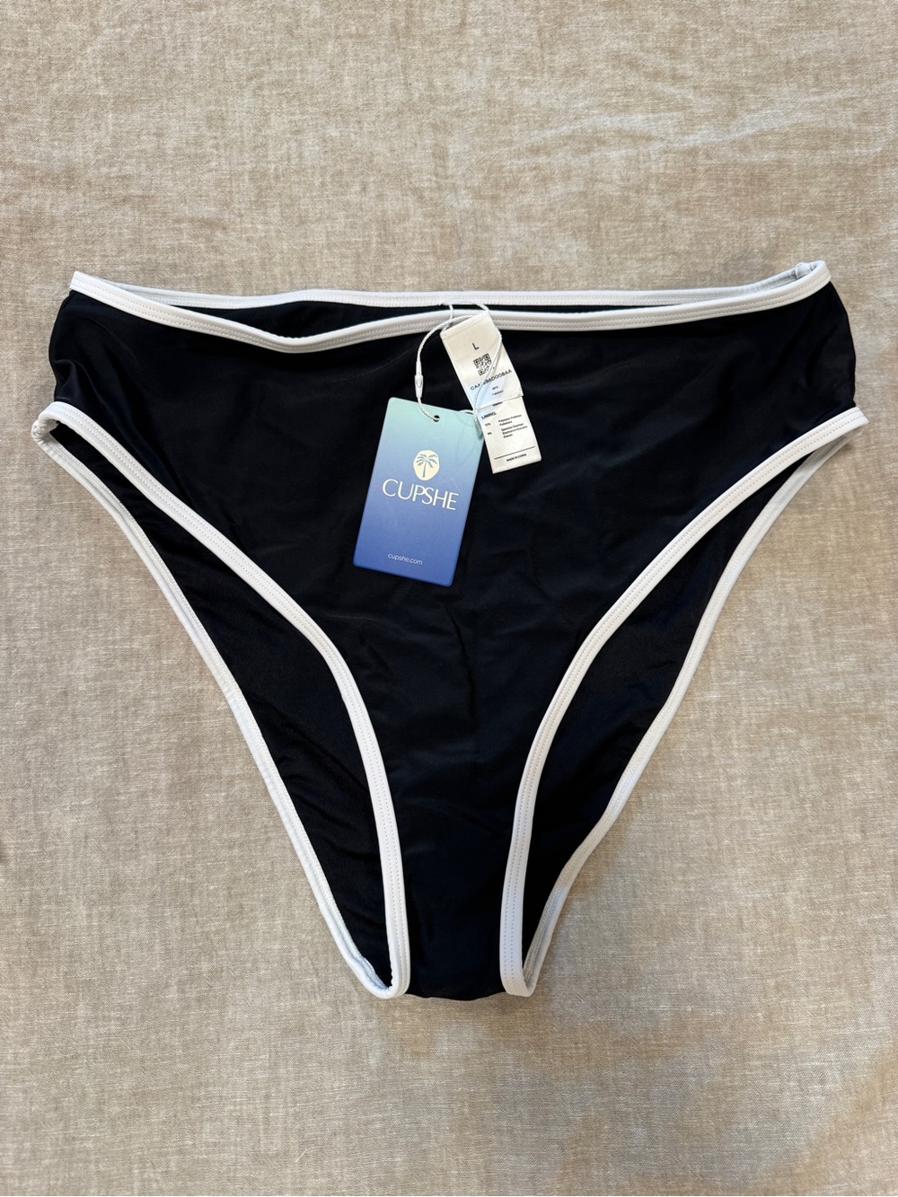 Cupshe Beauty Black Bikini set (M top L bottoms) - Picture 8 of 9
